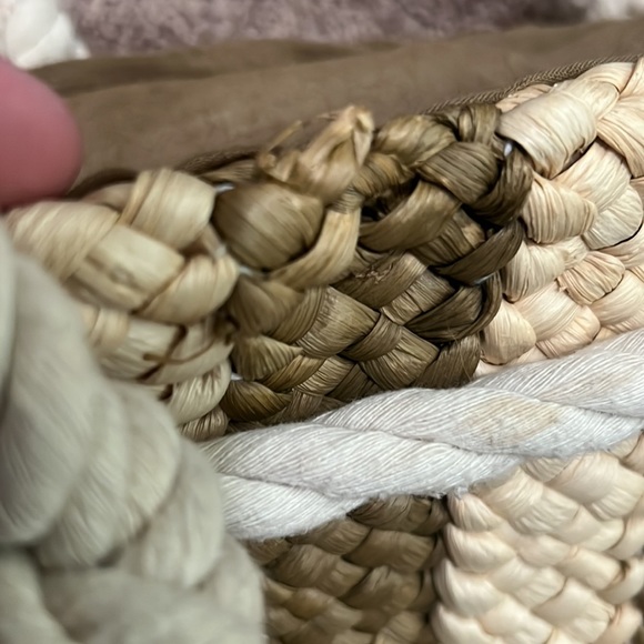Brown and tan woven straw beach bag - Picture 6 of 8